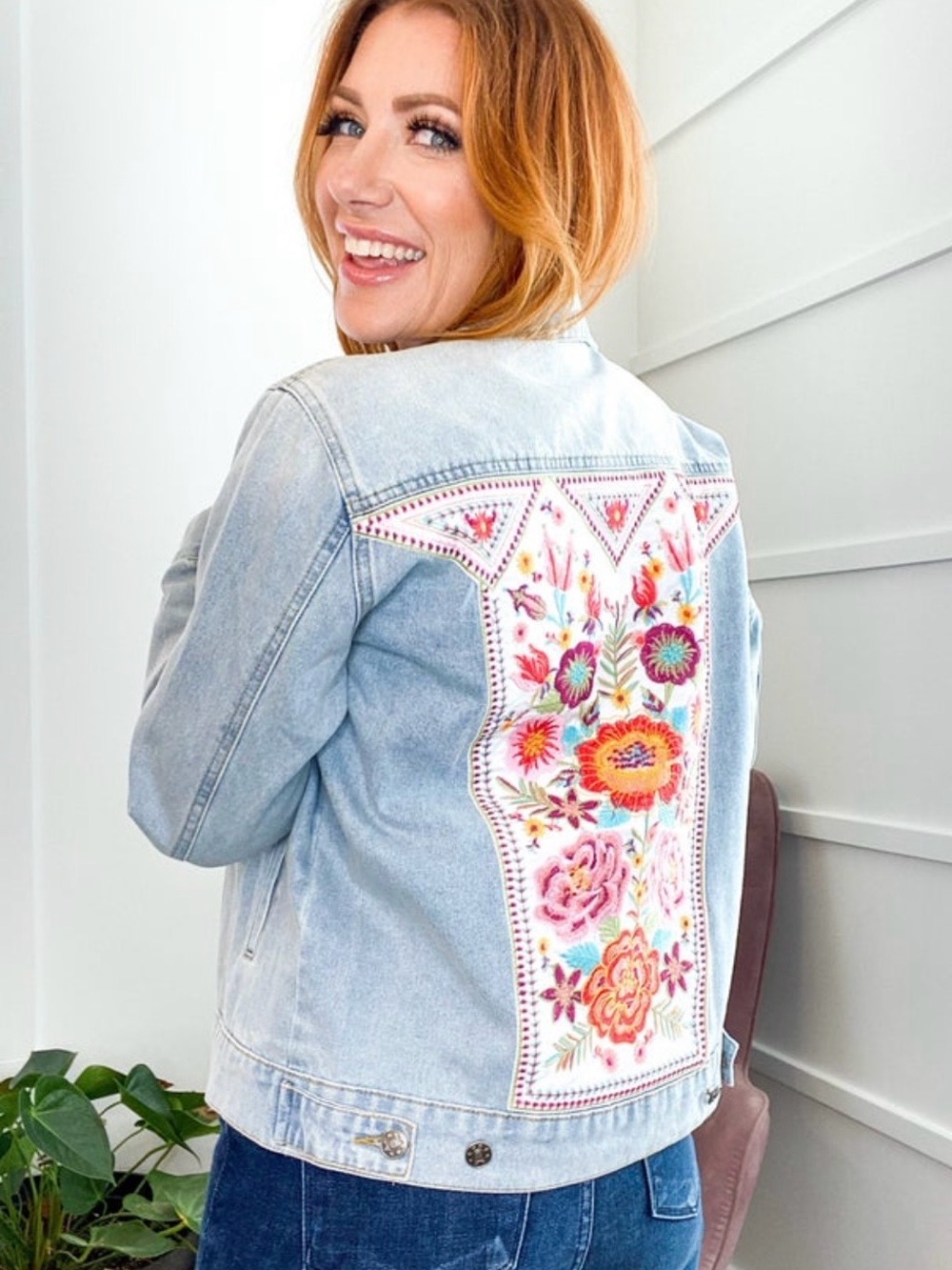 ANDREE BY UNIT Light Wash Denim Jacket with Floral Embroidery Size Large